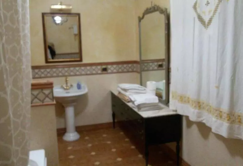 تختخواب و صبحانه Parco Dei Gelsomini