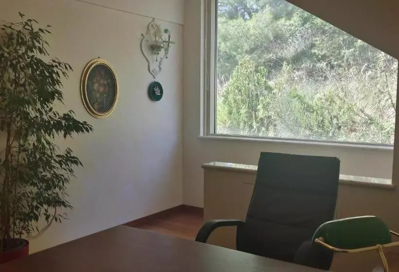 تختخواب و صبحانه Parco Dei Gelsomini