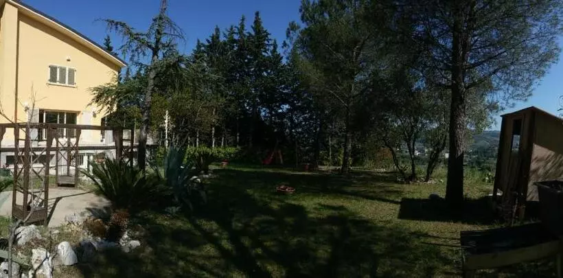 تختخواب و صبحانه Parco Dei Gelsomini