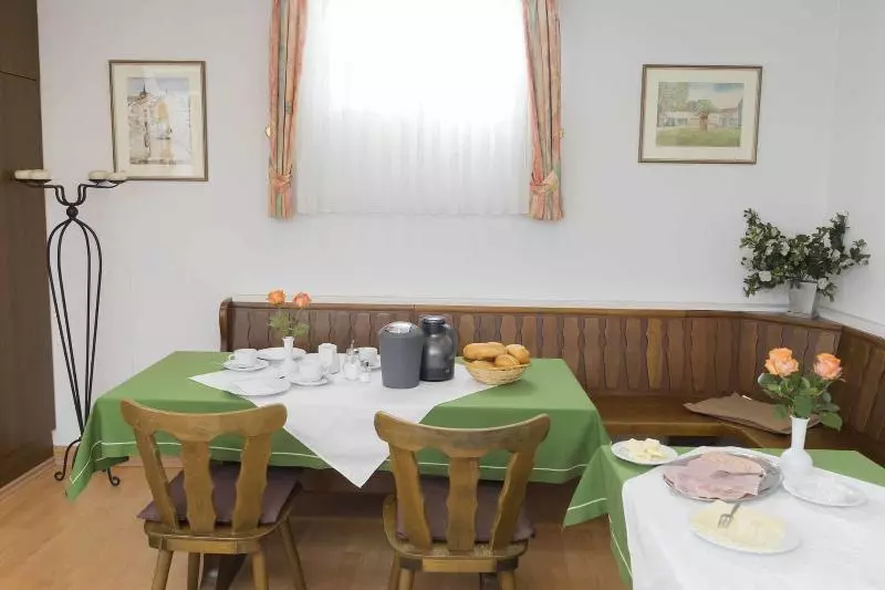 پانسیون Gästehaus Ackermann