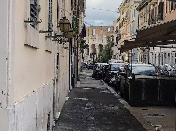 پانسیون Residenza Giulia Al Colosseo