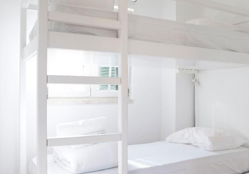 123 Embaixador Hostel