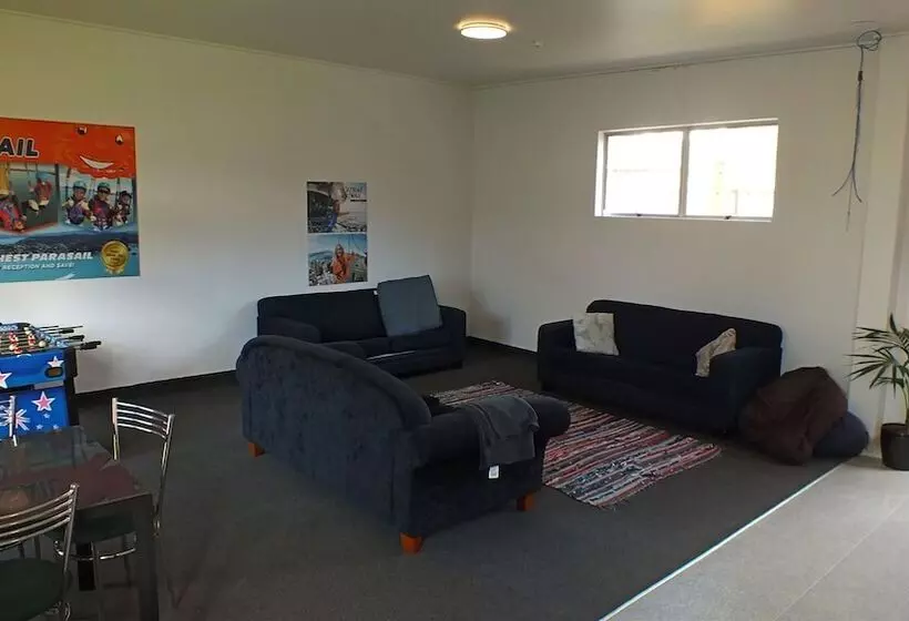 Bay Adventurer   Hostel