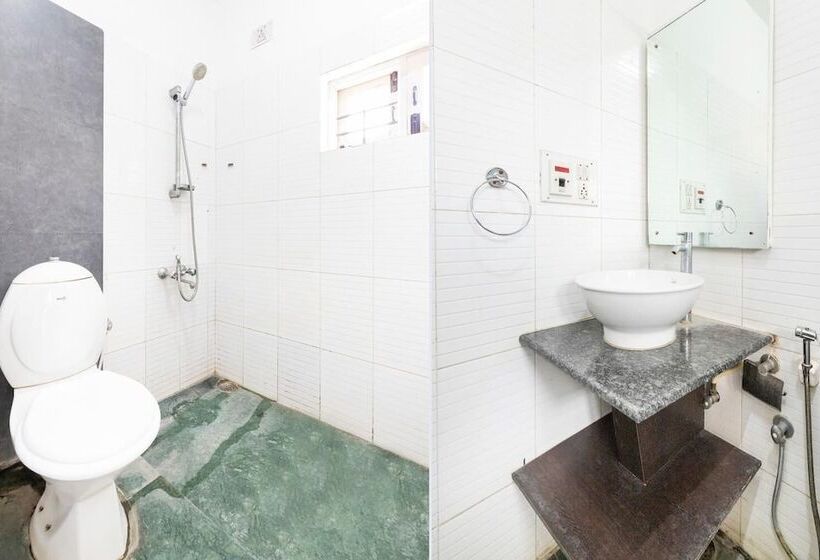 هتل Capital O 3740 Golden Sands