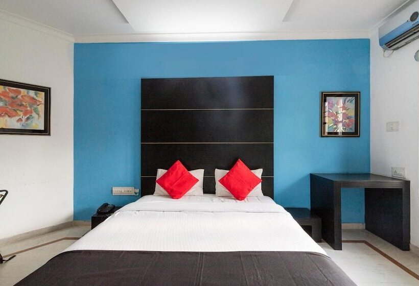 هتل Capital O 3740 Golden Sands