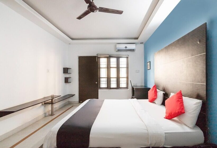 هتل Capital O 3740 Golden Sands