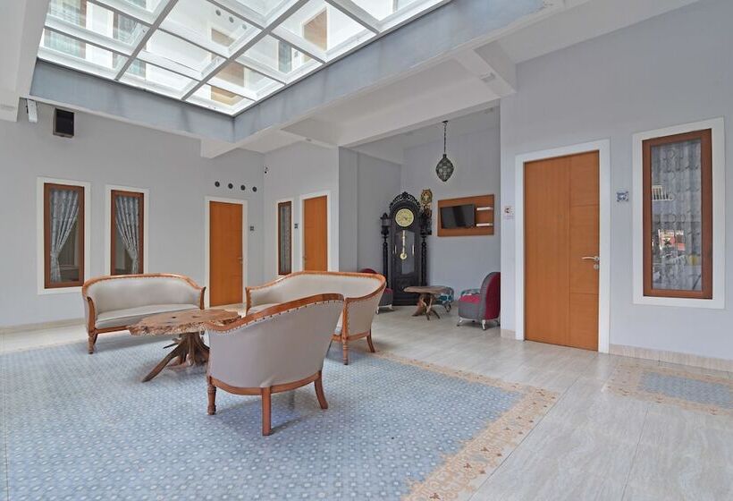 Hotel Reddoorz Plus @ Mahendradatta Denpasar