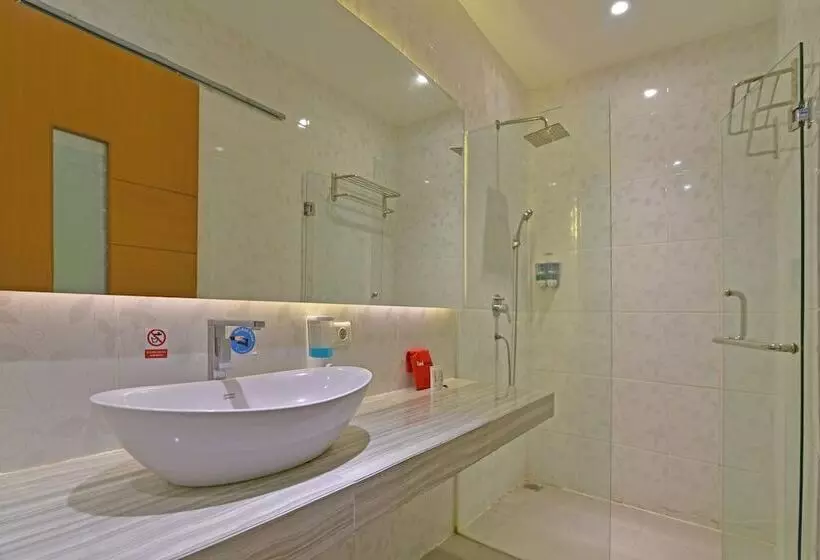 ホテル Reddoorz Plus @ Mahendradatta Denpasar