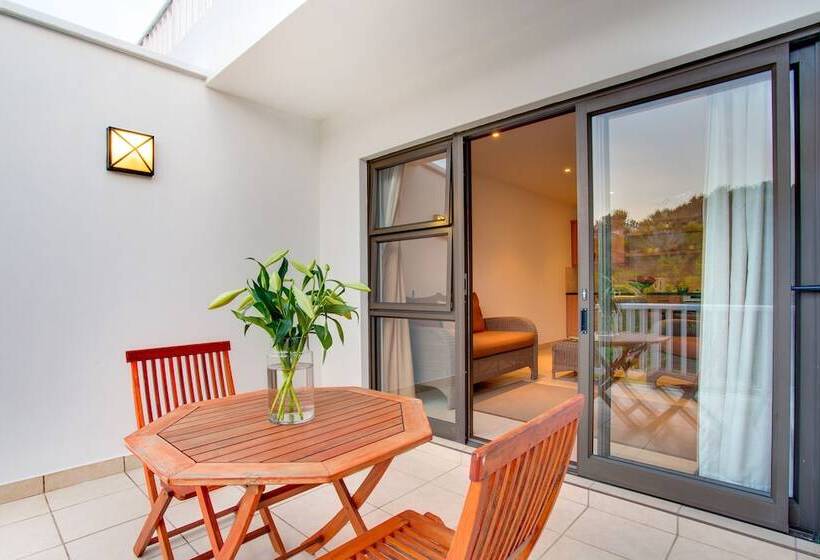 פנסיון Limoni Luxury Suites