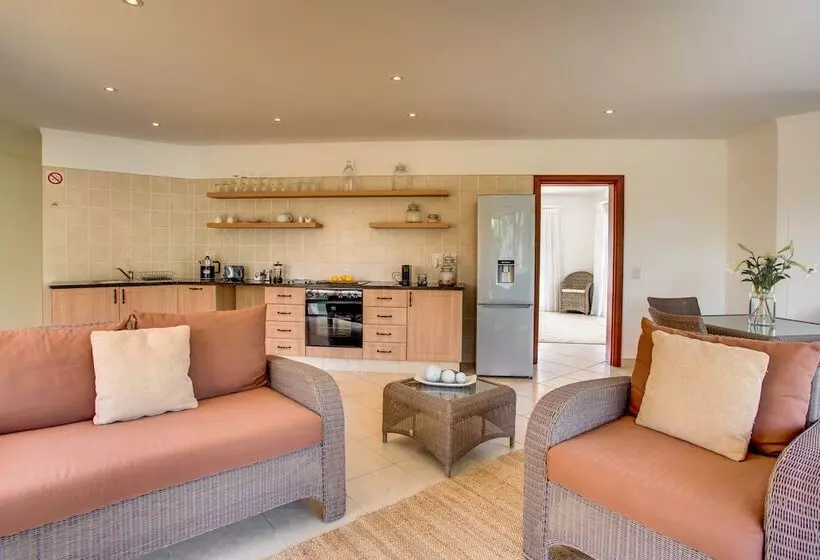پانسیون Limoni Luxury Suites