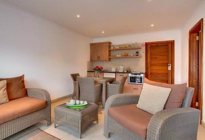 پانسیون Limoni Luxury Suites