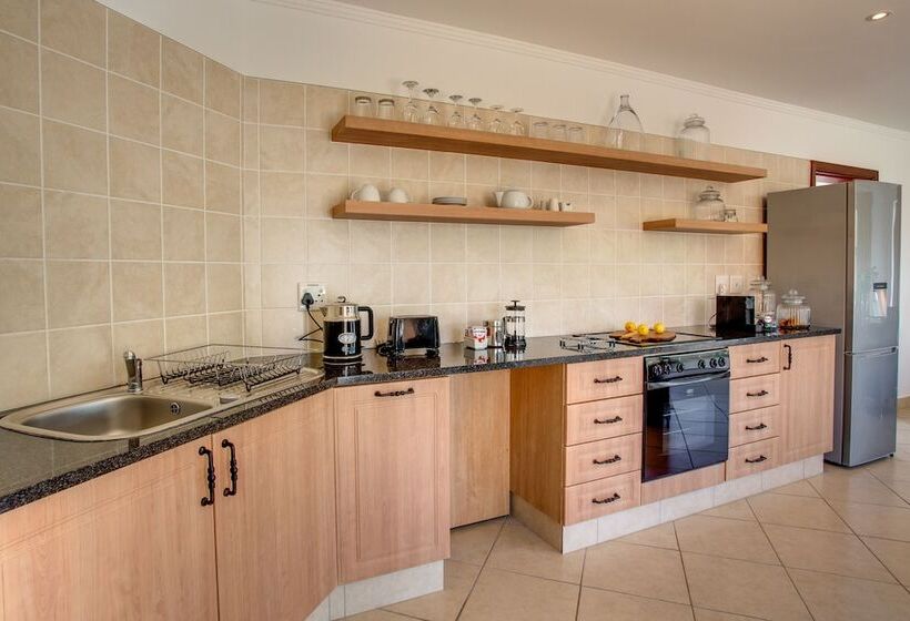 פנסיון Limoni Luxury Suites