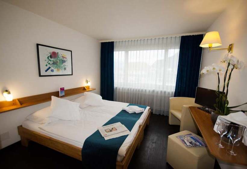 هتل Merkur West Station