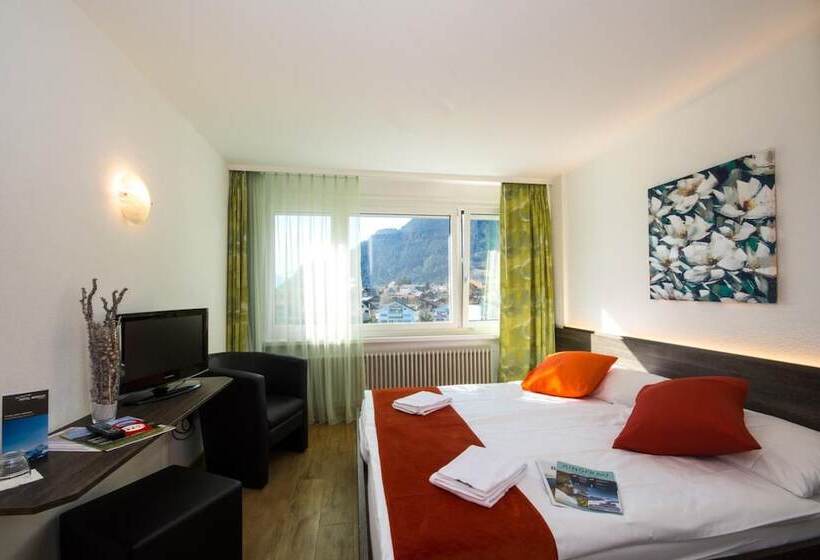 هتل Merkur West Station