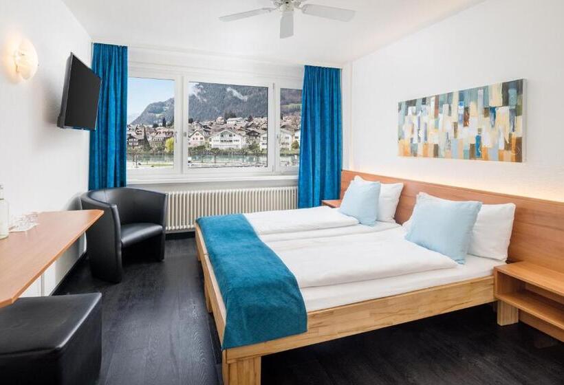 هتل Merkur West Station