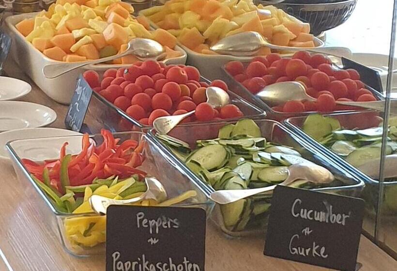 هتل Merkur West Station