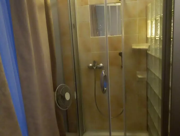 6 Rooms Mini Hotel   Hostel