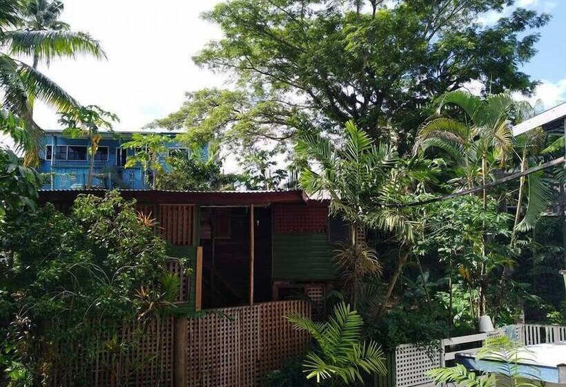 Colonial Lodge Hostel