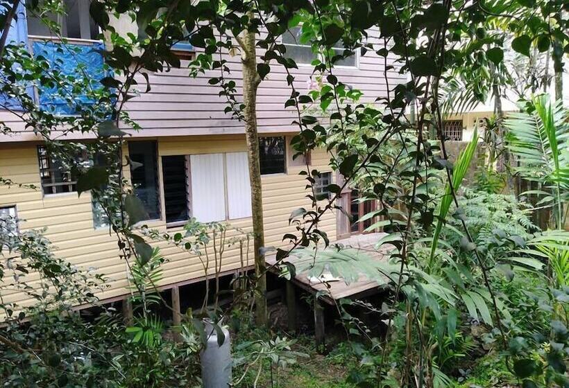 Colonial Lodge Hostel