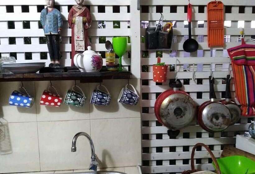 Colonial Lodge Hostel