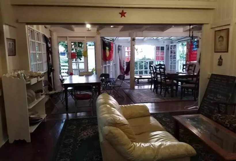 Colonial Lodge Hostel