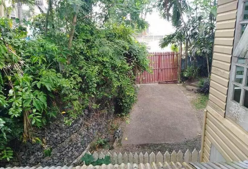 Colonial Lodge Hostel