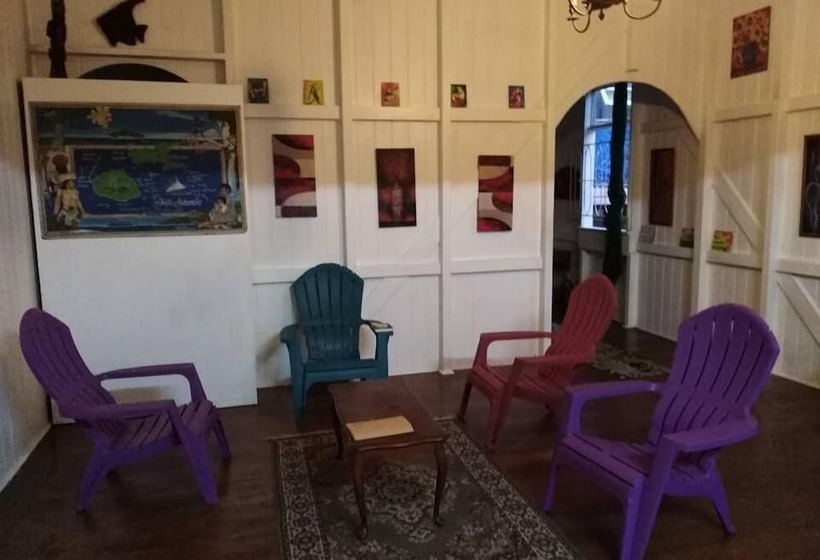 Colonial Lodge Hostel