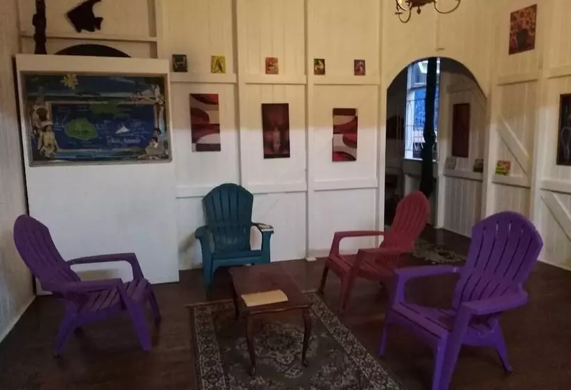 Colonial Lodge Hostel