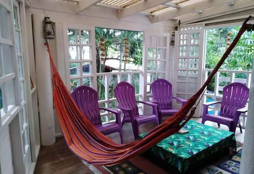 Colonial Lodge Hostel