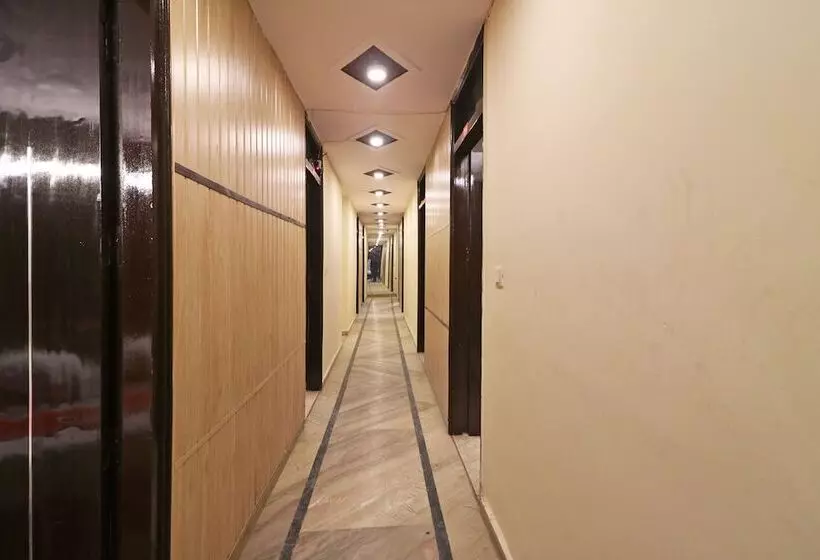 ホテル Grand Inn By Oyo Rooms