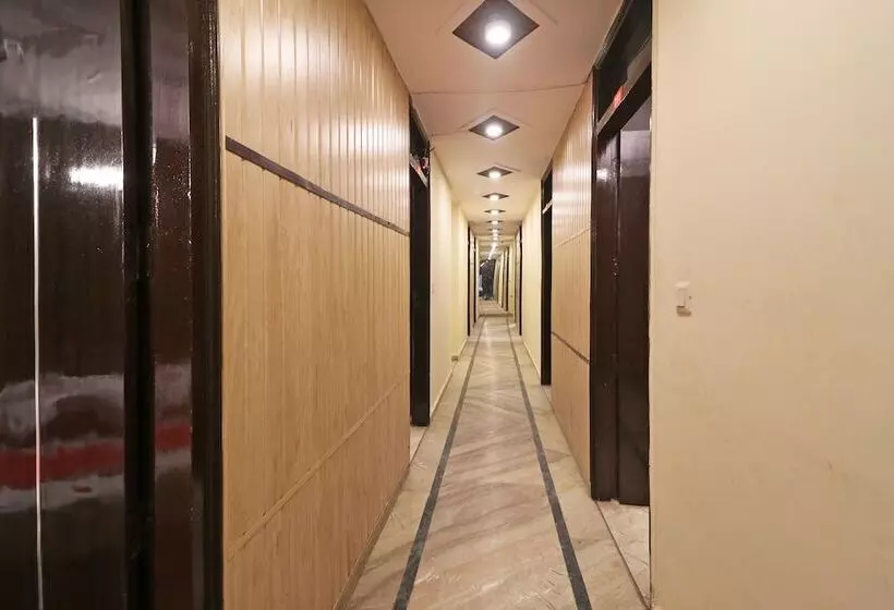 ホテル Grand Inn By Oyo Rooms