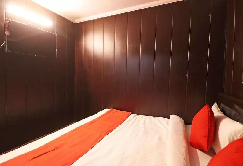ホテル Grand Inn By Oyo Rooms