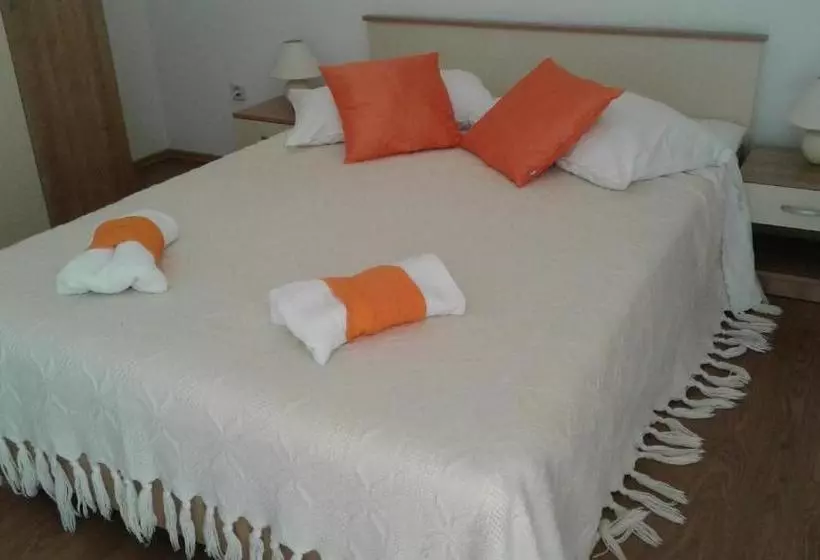 ペンション Guesthouse Mia