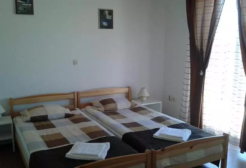 ペンション Guesthouse Mia