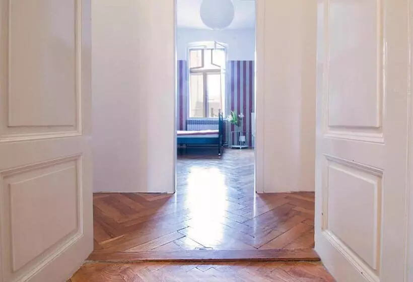 Retkeilymaja Guesthouse Centar 2