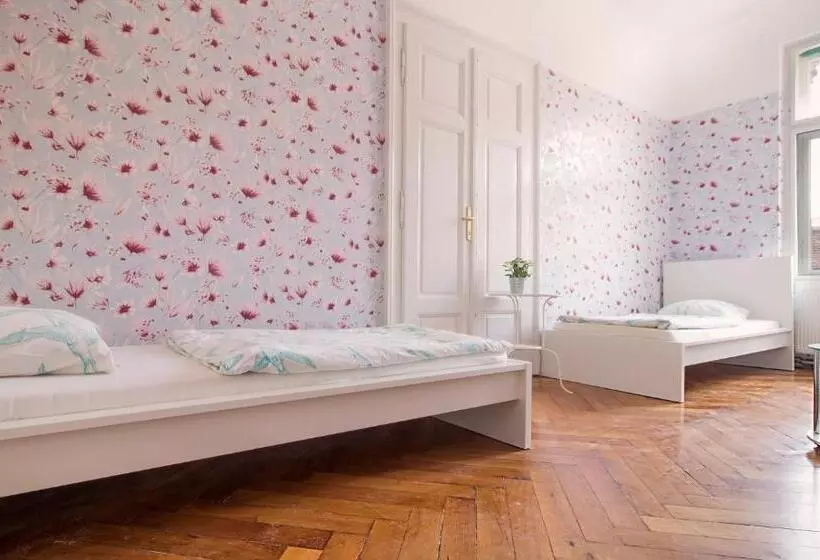 Retkeilymaja Guesthouse Centar 2