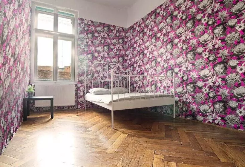 Retkeilymaja Guesthouse Centar 2