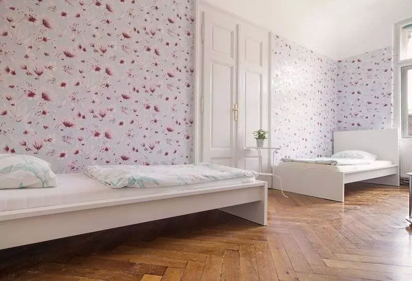 Retkeilymaja Guesthouse Centar 2