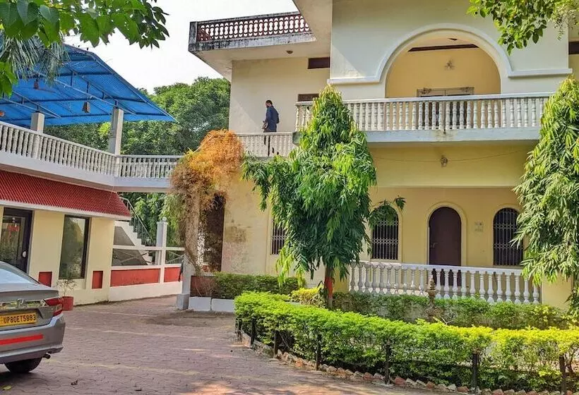 ホテル Headquarter Khajuraho