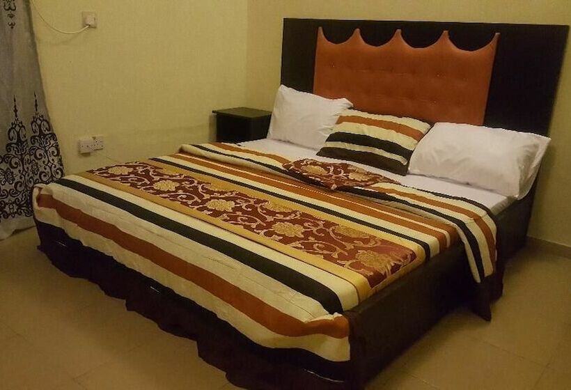 Palais Royale Hotel & Suites