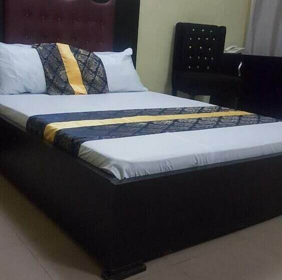 Palais Royale Hotel & Suites