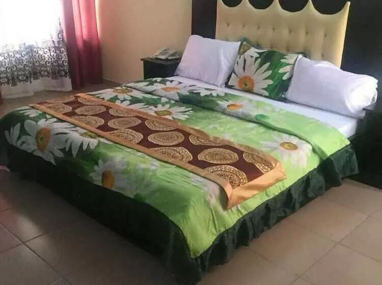 Palais Royale Hotel & Suites