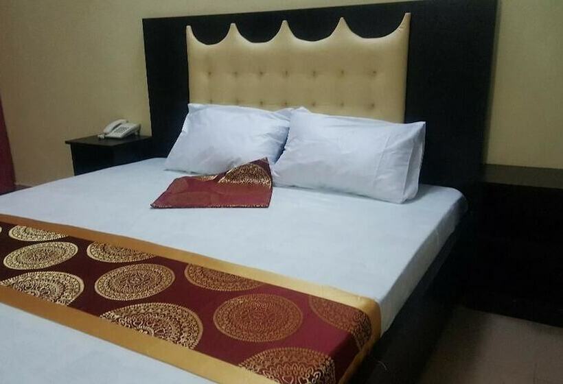 Palais Royale Hotel & Suites