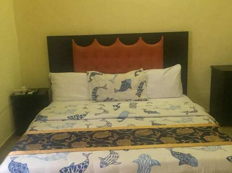 Palais Royale Hotel & Suites