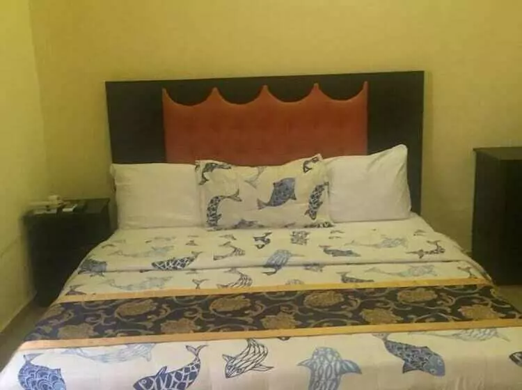 Palais Royale Hotel & Suites