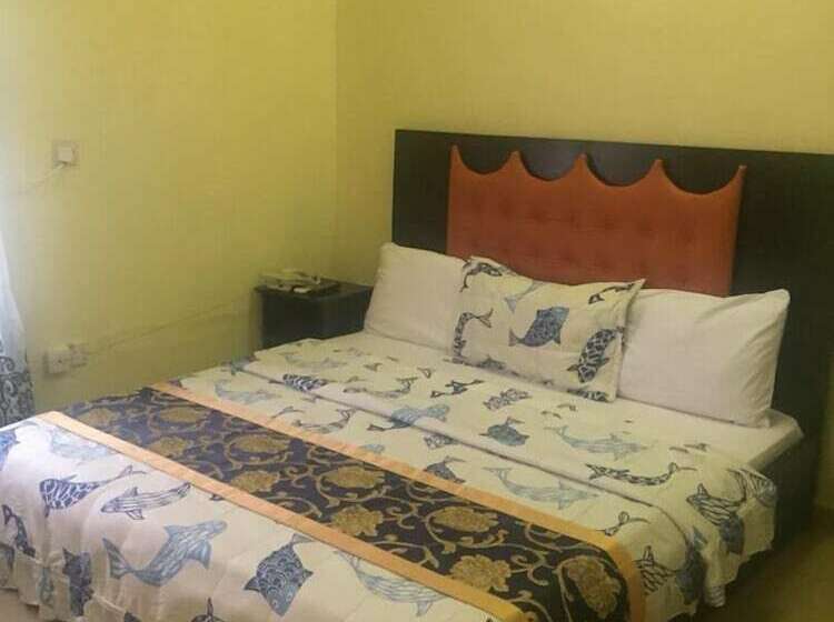 Palais Royale Hotel & Suites