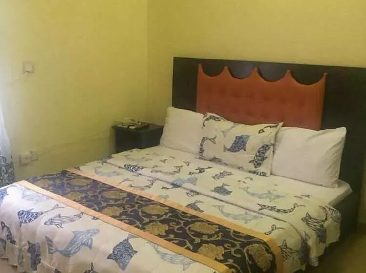 Palais Royale Hotel & Suites