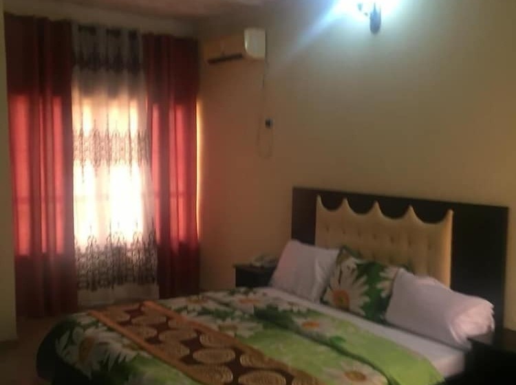 Palais Royale Hotel & Suites