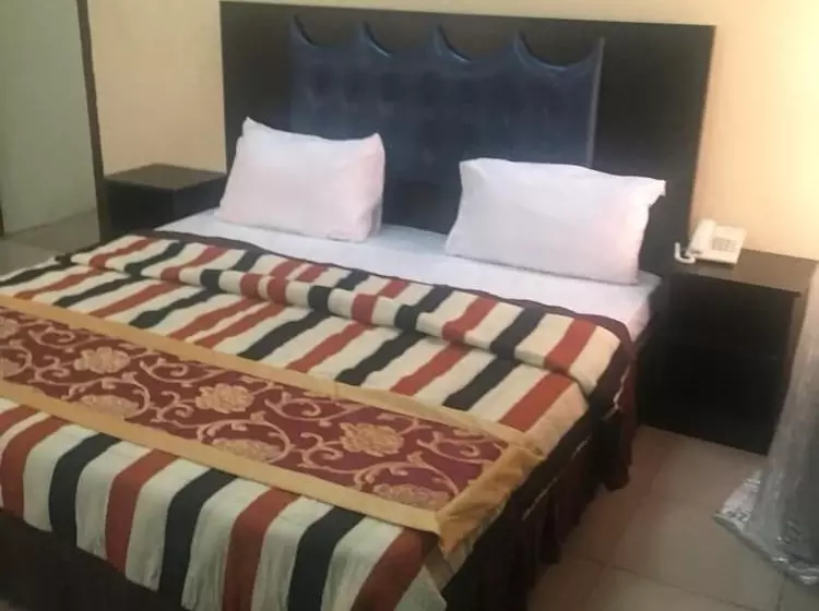 Palais Royale Hotel & Suites