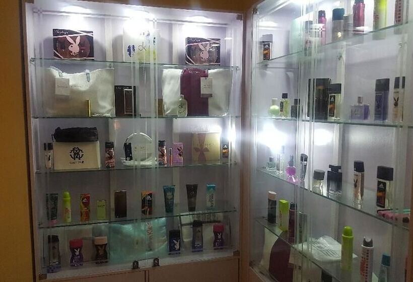 Palais Royale Hotel & Suites